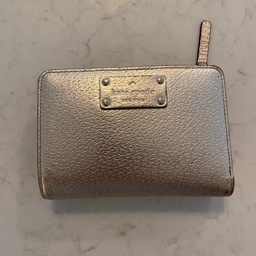 KATE SPADE | Pebbled Leather Compact Bifold Wallet